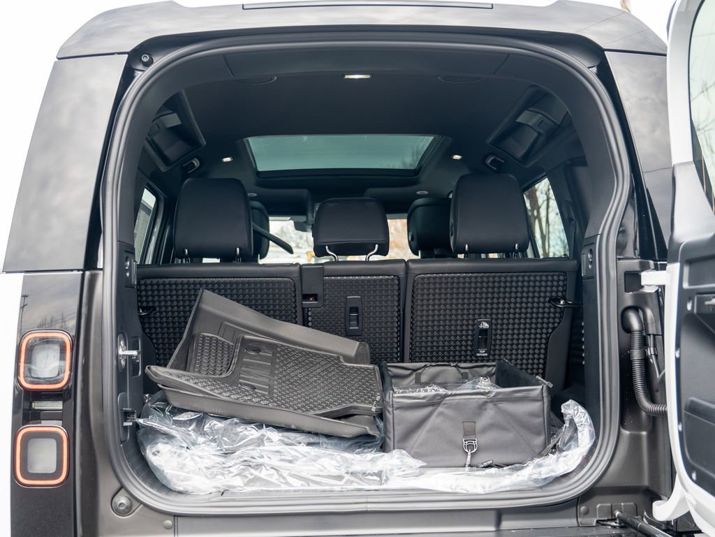 New 2026 Land Rover Defender 110 X-Dynamic SE image 25