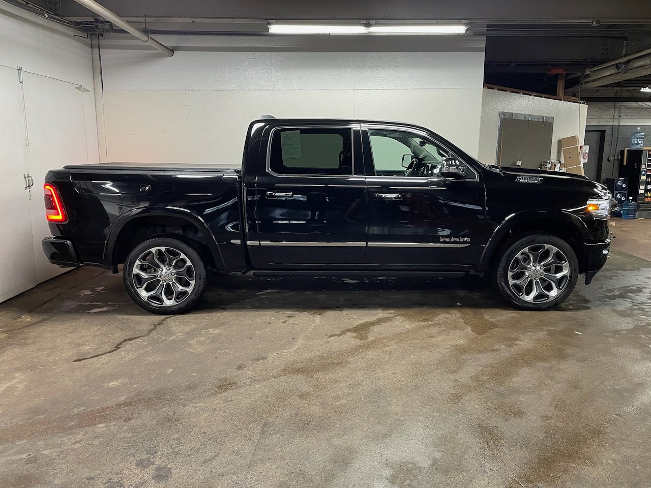 Used 2022 RAM 1500 Limited AWD/4WD image 4