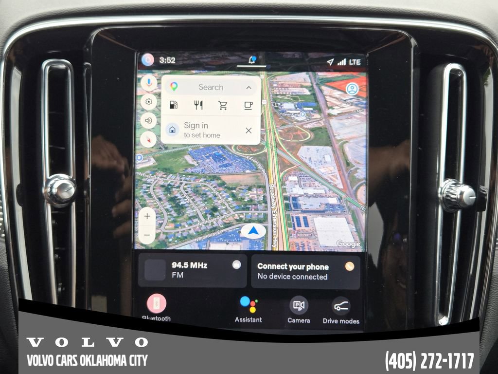 Certified 2025 Volvo XC40 B5 Plus AWD/4WD image 16