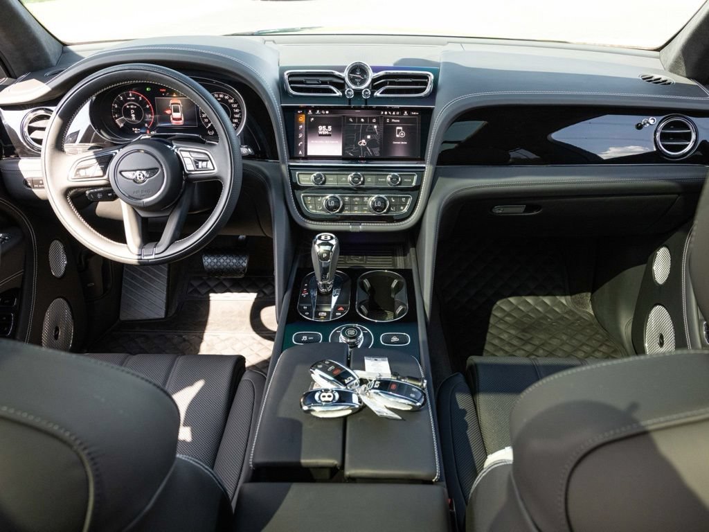 Used 2025 Bentley Bentayga AWD/4WD image 54
