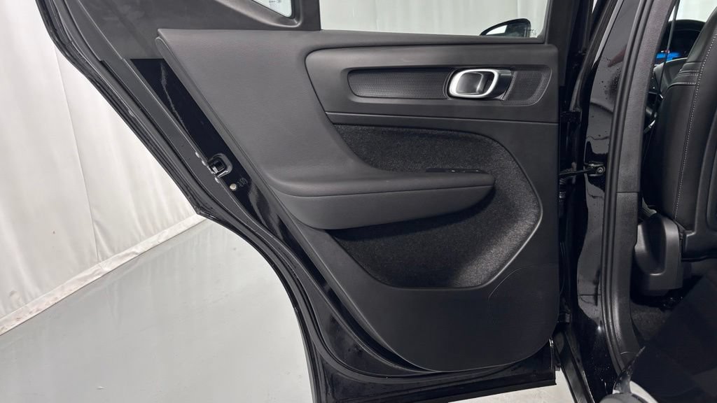 Certified 2026 Volvo XC40 B5 Plus AWD/4WD image 23
