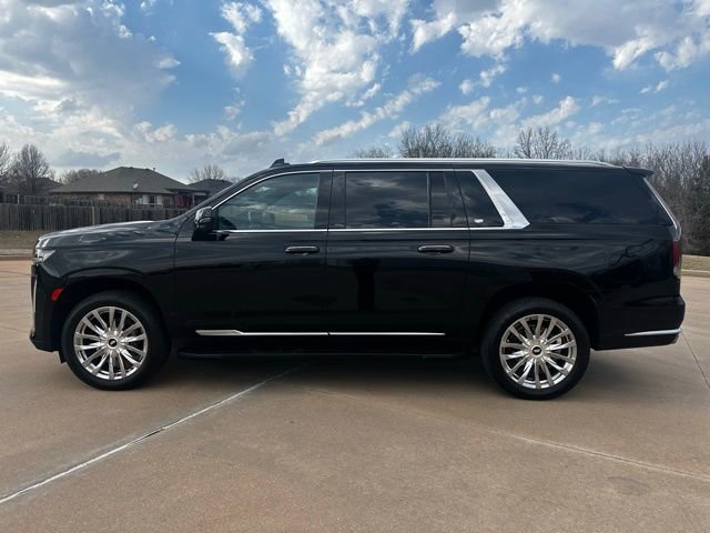 Used 2023 Cadillac Escalade ESV Premium Luxury image 2