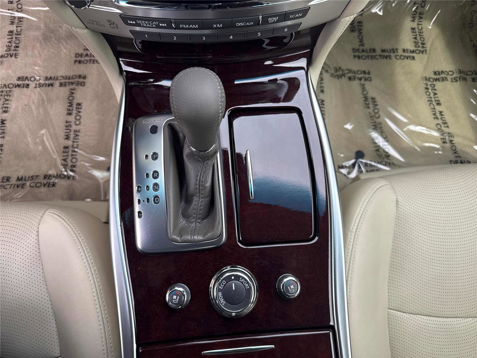 Used 2015 INFINITI Q70 3.7 w/ Technology Package image 22