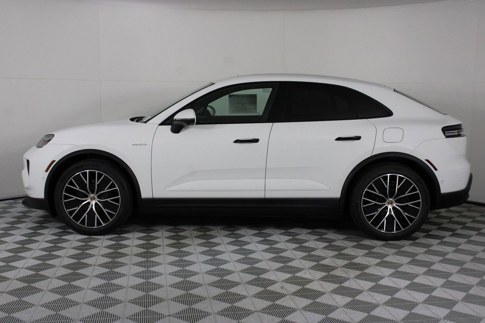 New 2026 Porsche Macan Electric RWD image 2