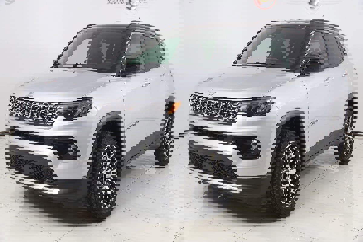 Used 2024 Jeep Compass Limited image 5