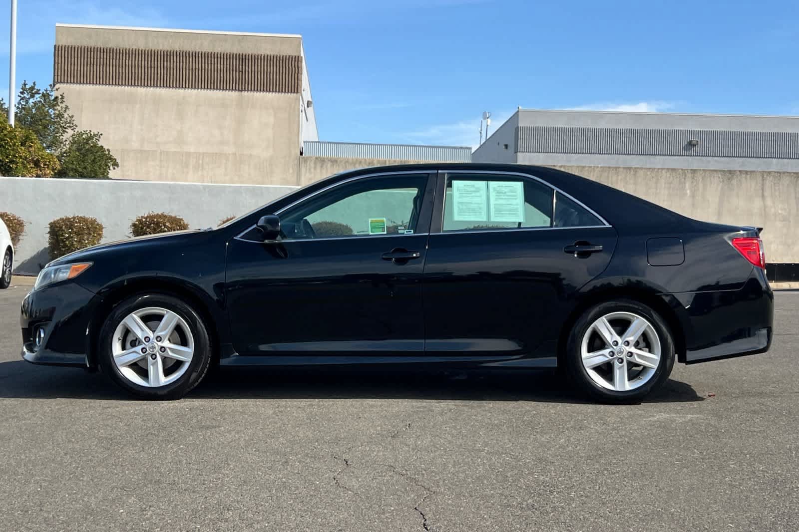 Used 2012 Toyota Camry SE FWD image 9