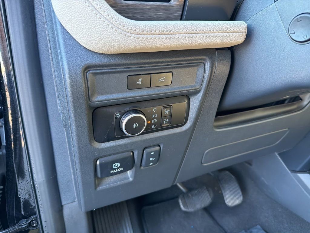 Used 2024 Ford Expedition Limited image 15