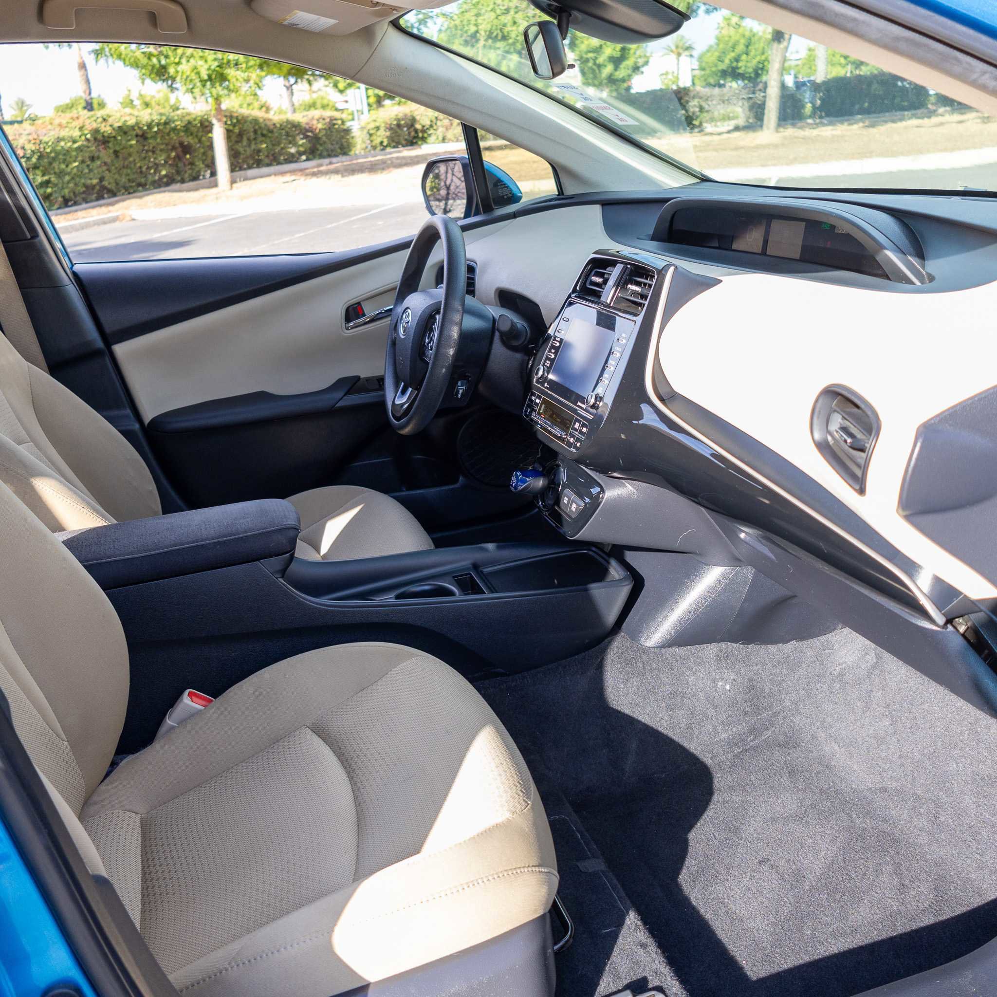 Used 2022 Toyota Prius LE image 23