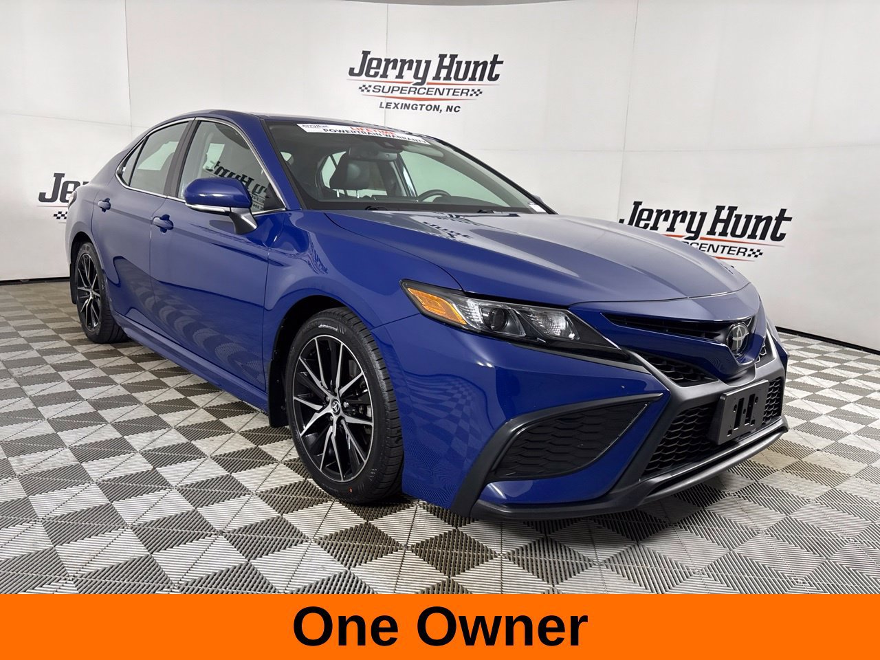 Used 2023 Toyota Camry SE w/ Cold Weather Package AWD/4WD image 4