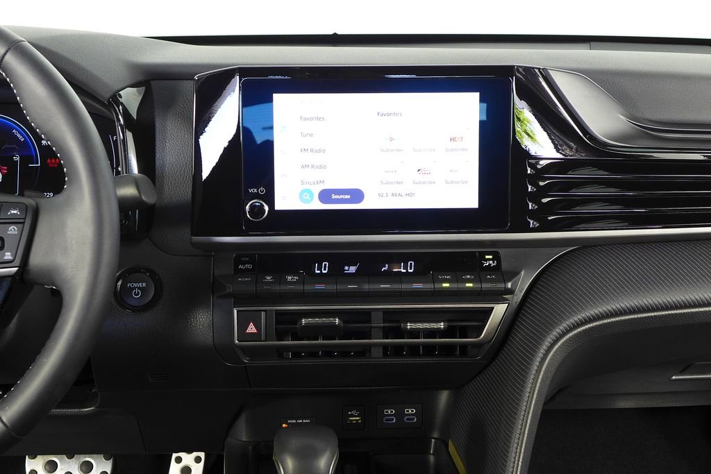 Used 2025 Toyota Camry SE w/ Convenience Package image 25