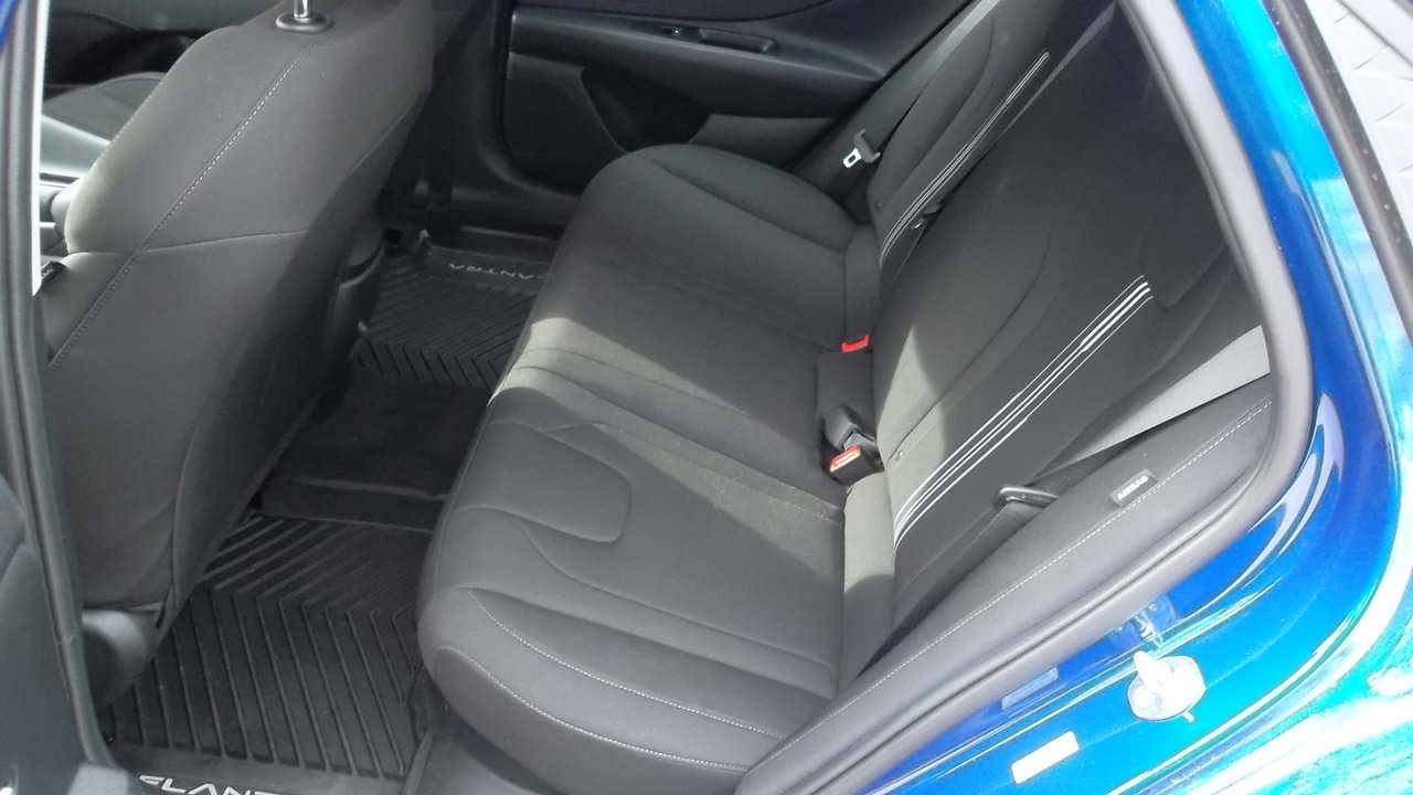 Used 2025 Hyundai Elantra Blue image 14