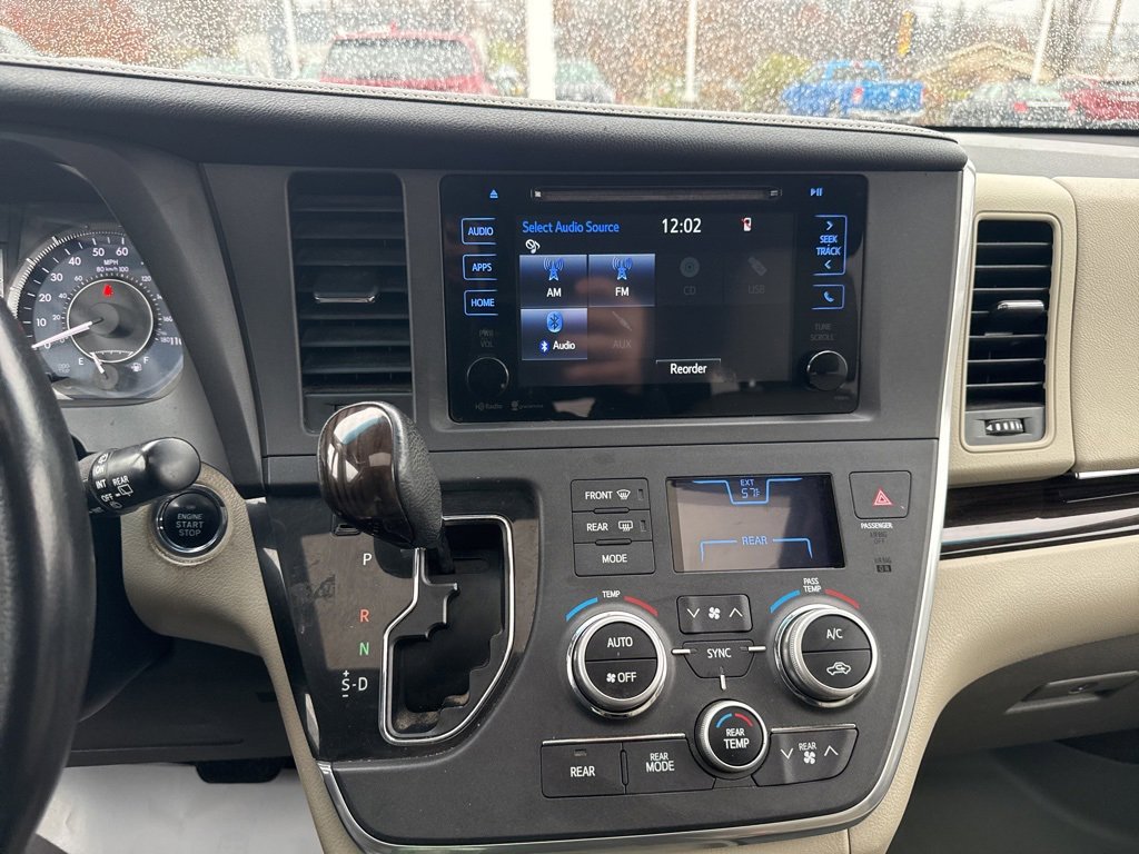 Used 2015 Toyota Sienna XLE image 12