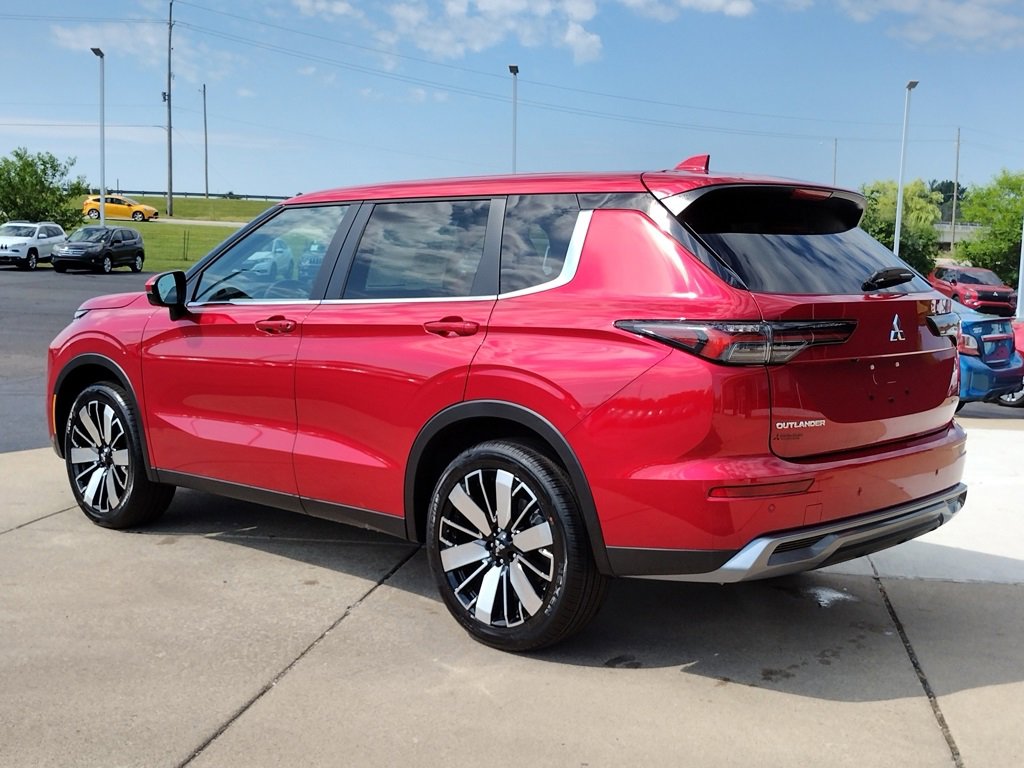 New 2025 Mitsubishi Outlander SE image 13