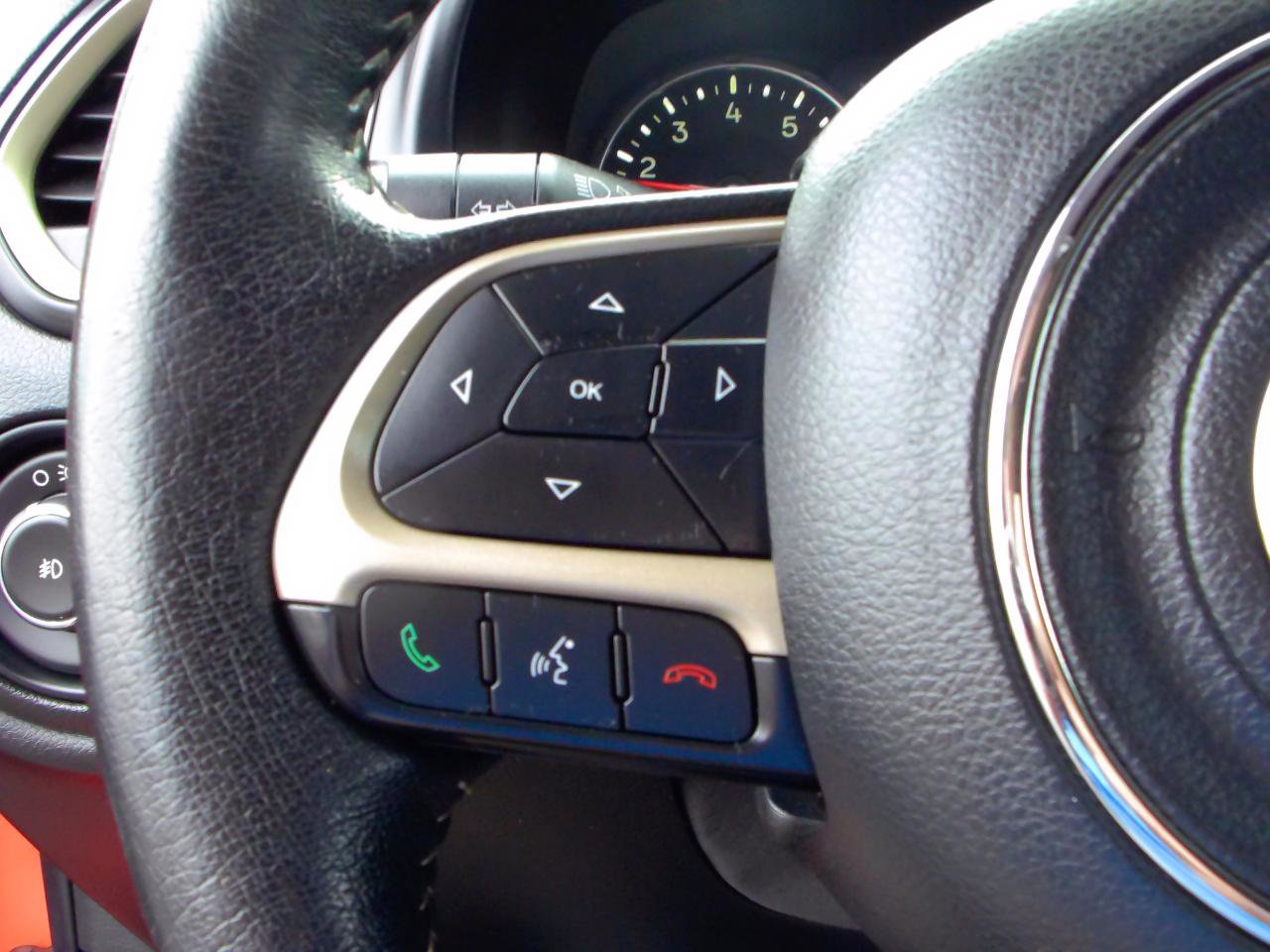 Used 2016 Jeep Renegade Limited image 16