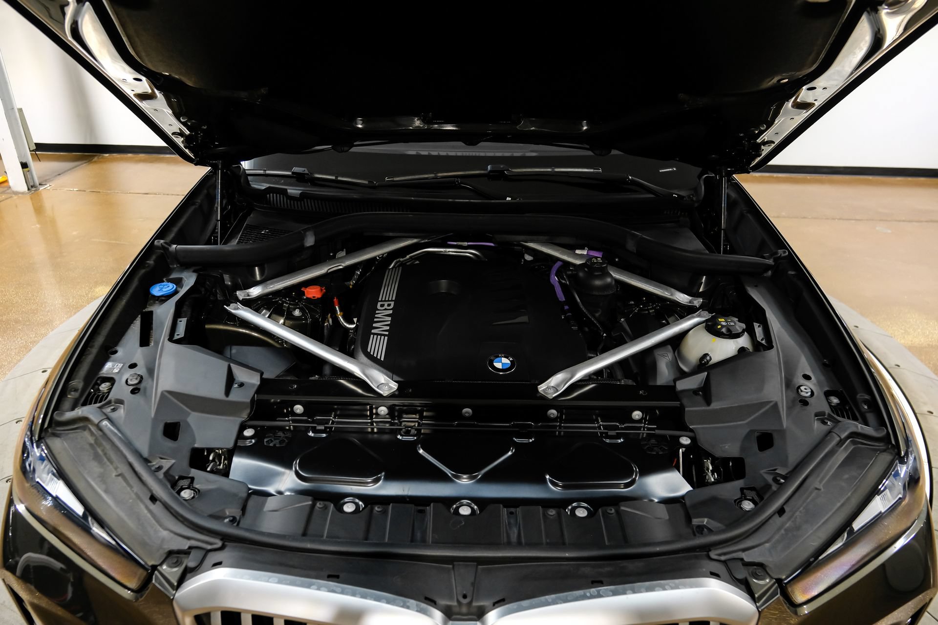 Used 2024 BMW X5 sDrive40i w/ M Sport Package RWD image 61