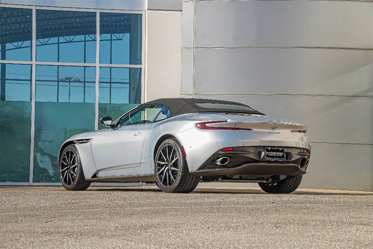 Used 2020 Aston Martin DB11 Volante image 2
