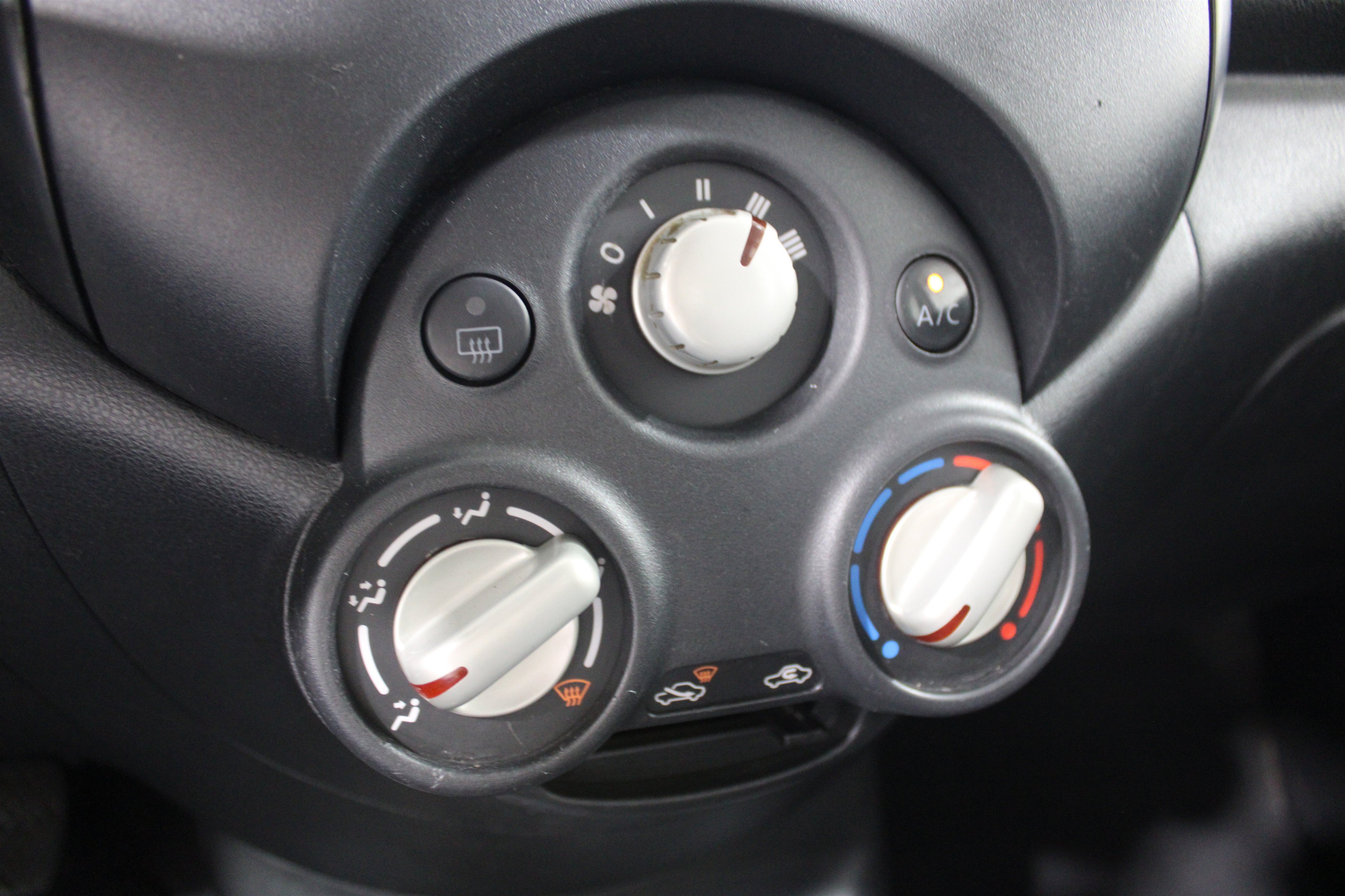 Used 2014 Nissan Versa S Plus FWD image 11