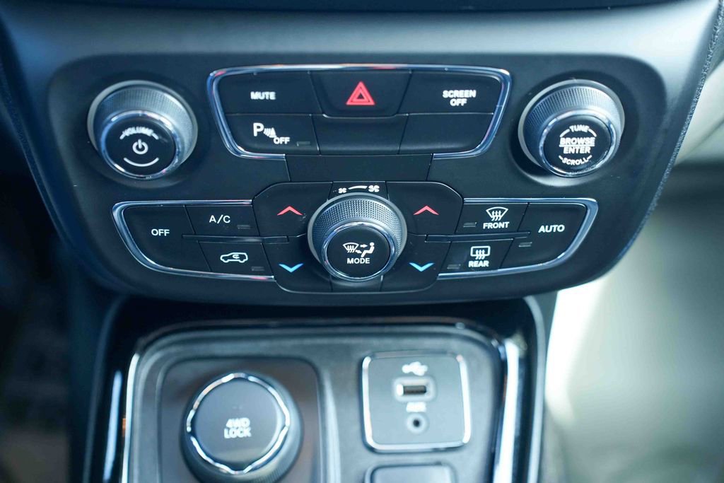 Used 2018 Jeep Compass Limited w/ Navigation Group AWD/4WD image 36