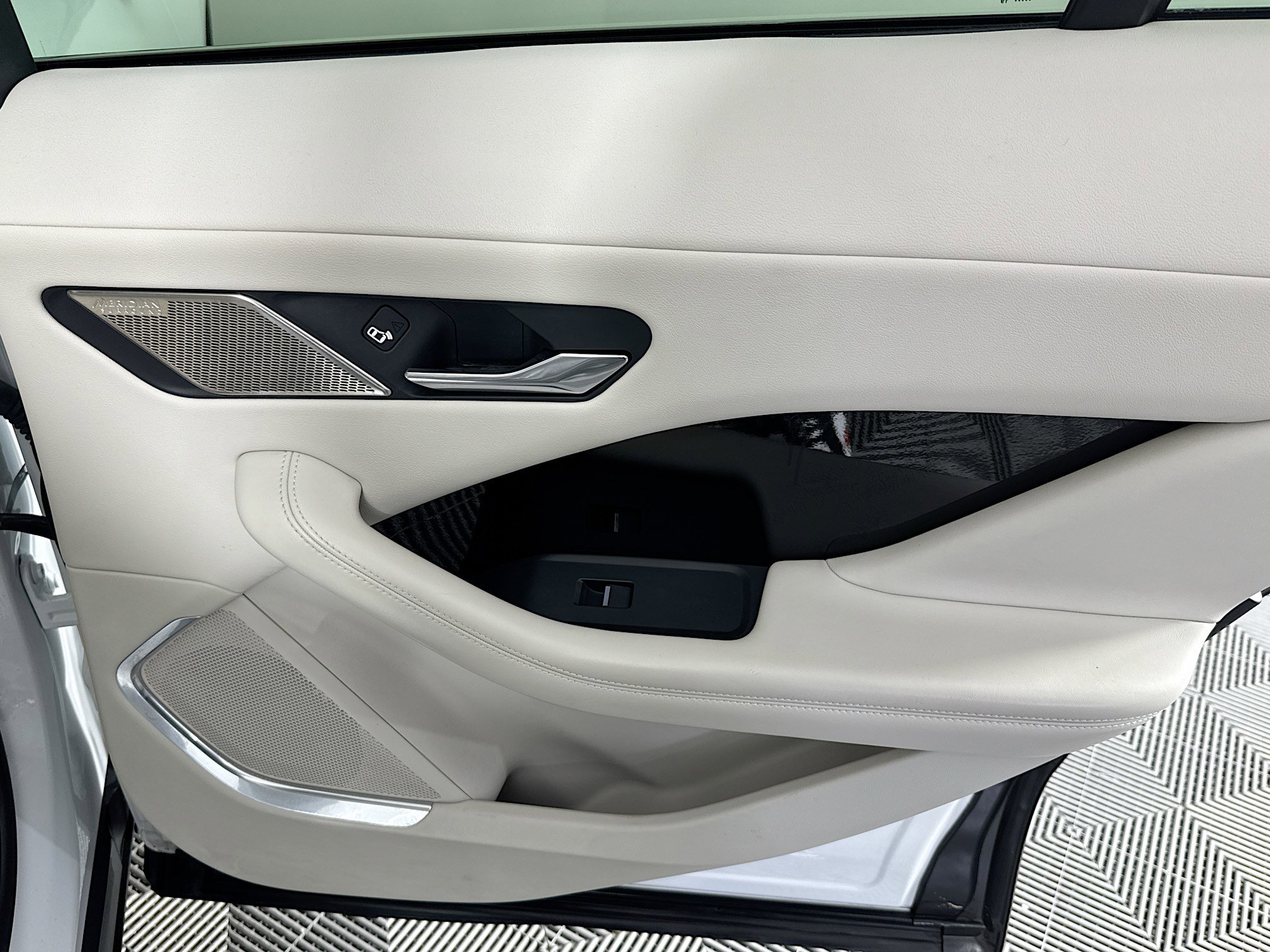 Used 2020 Jaguar I-PACE HSE image 27