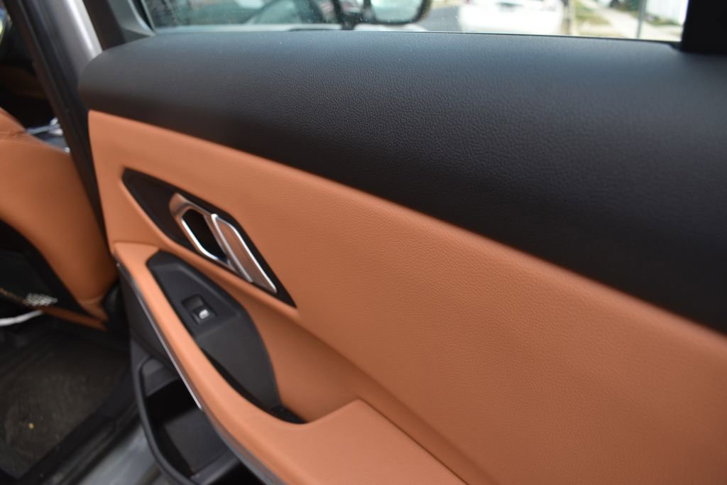 Used 2023 BMW 330e xDrive w/ M Sport Package image 27