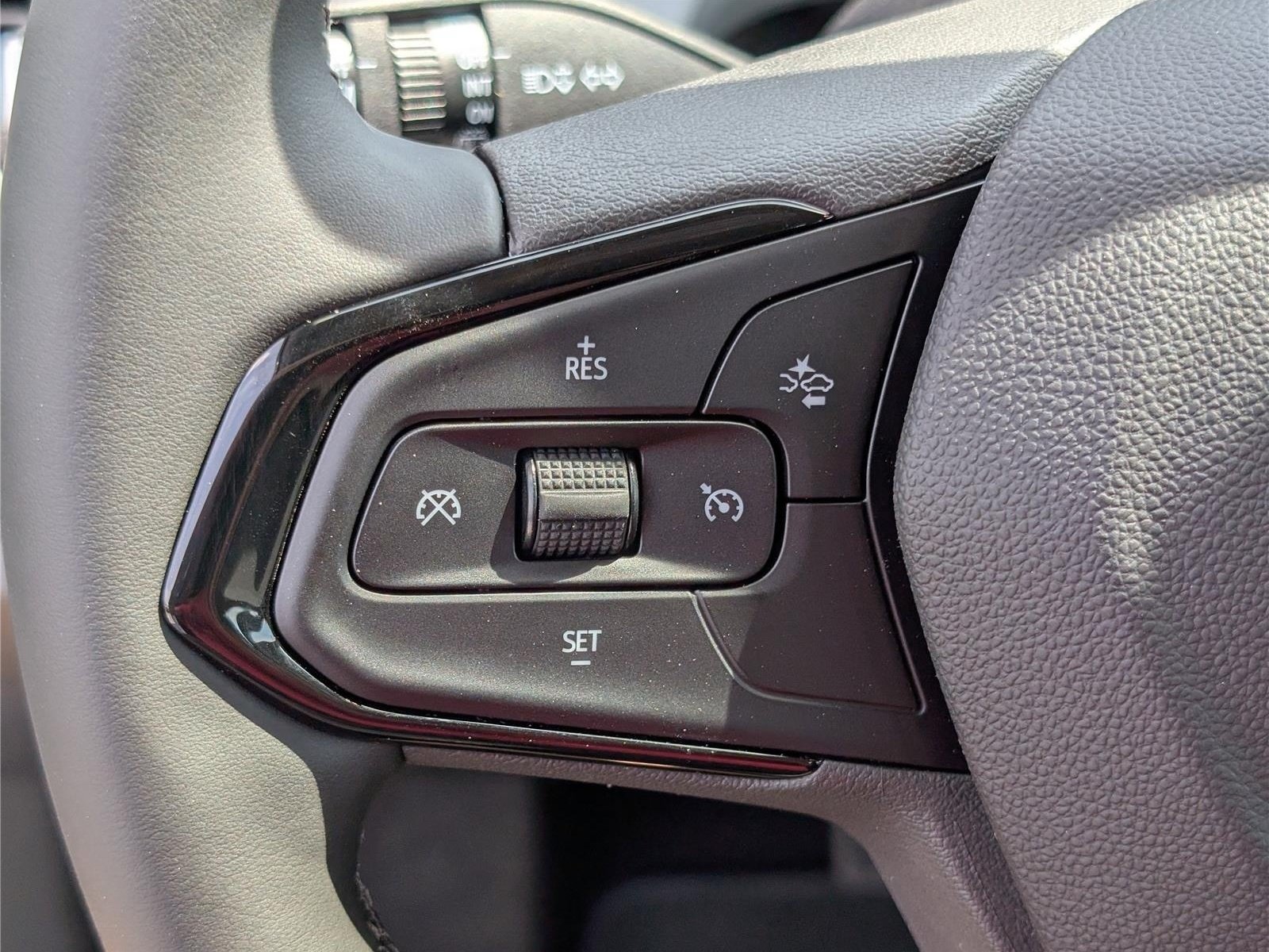 New 2027 Chevrolet Bolt LT w/ Comfort Package FWD image 17