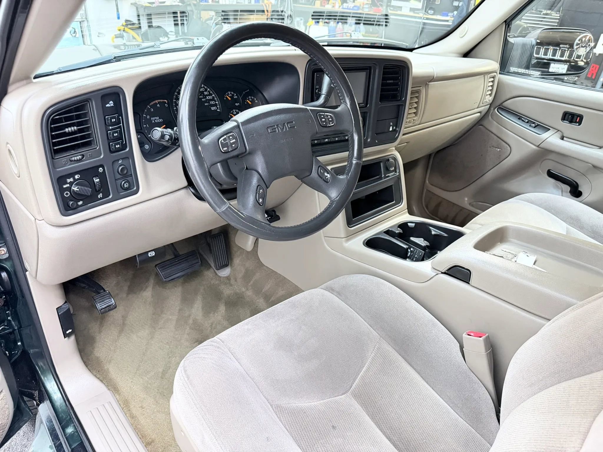 Used 2005 GMC Sierra 2500 SLT AWD/4WD image 11