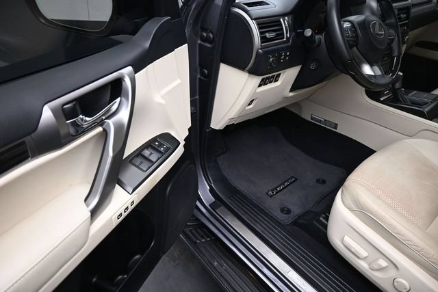 Used 2023 Lexus GX 460 Luxury w/ Sport Design Package AWD/4WD image 8