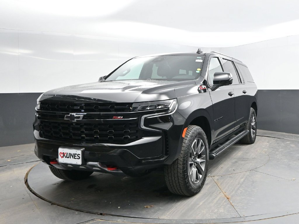 Used 2024 Chevrolet Suburban Z71 w/ Luxury Package AWD/4WD image 3