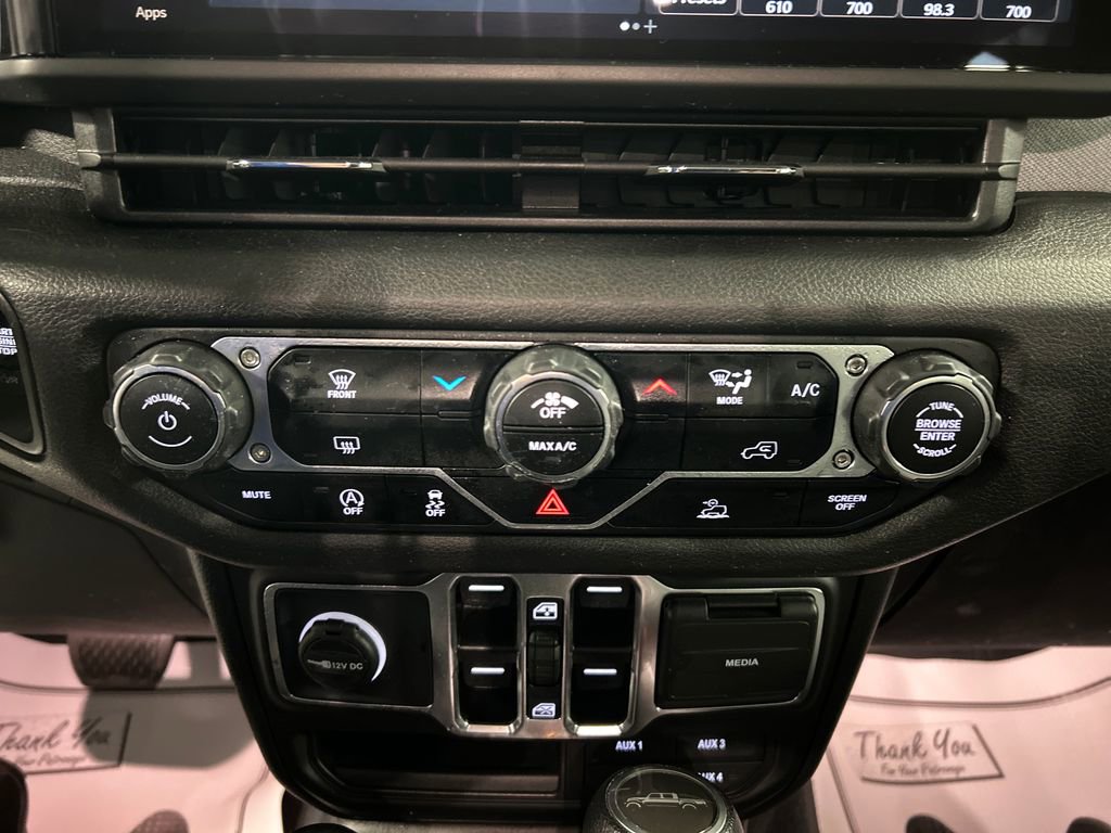 Used 2024 Jeep Gladiator Sport AWD/4WD image 19