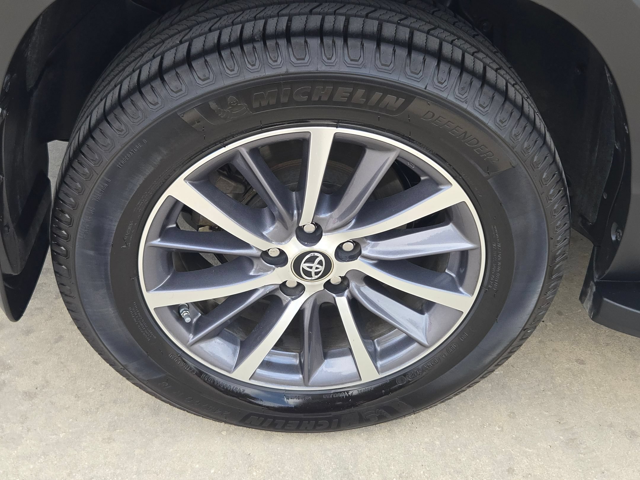 Used 2019 Toyota Highlander XLE FWD image 32