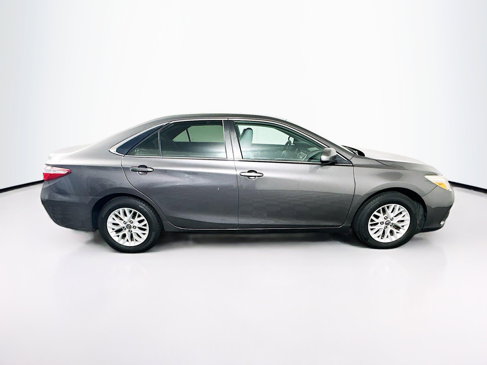 Used 2016 Toyota Camry LE FWD image 10