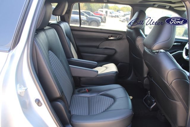 Used 2025 Toyota Highlander XSE AWD/4WD image 13