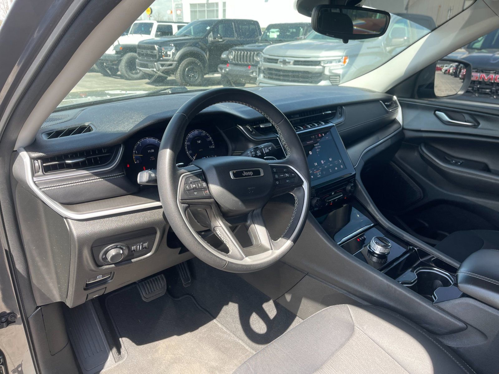 Used 2023 Jeep Grand Cherokee L Laredo image 11