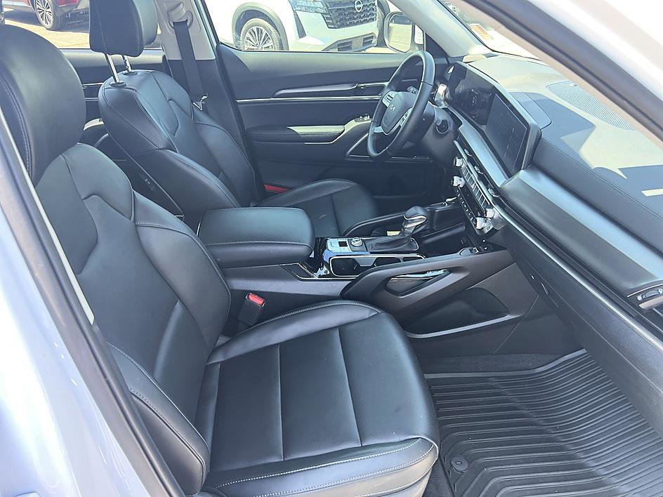 Used 2025 Kia Telluride S FWD image 17