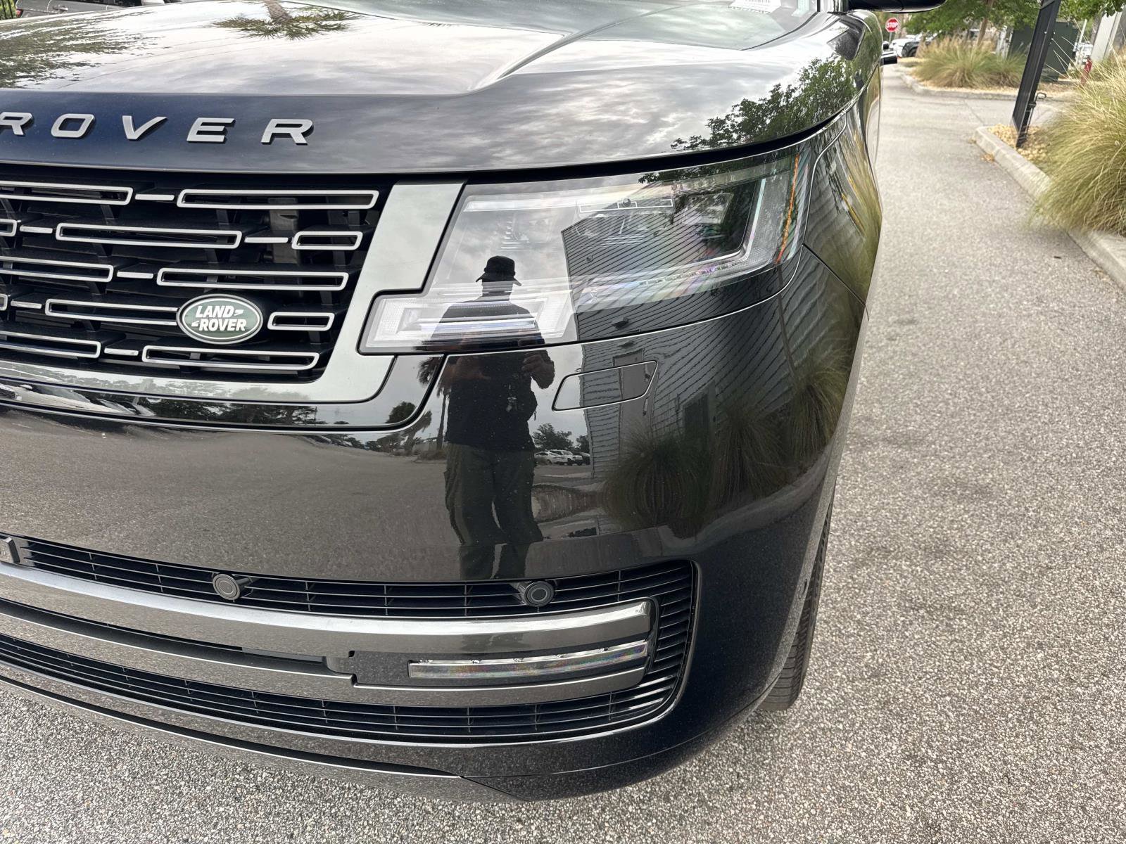 Certified 2025 Land Rover Range Rover SE AWD/4WD image 9