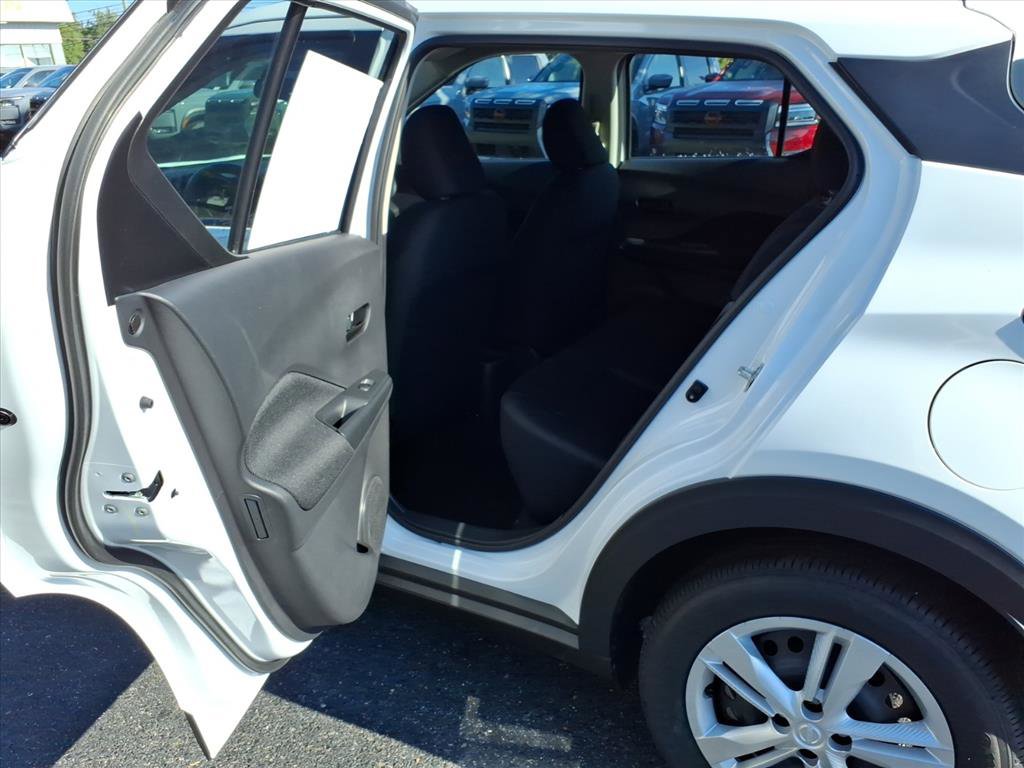 New 2025 Nissan Kicks Play S FWD image 13