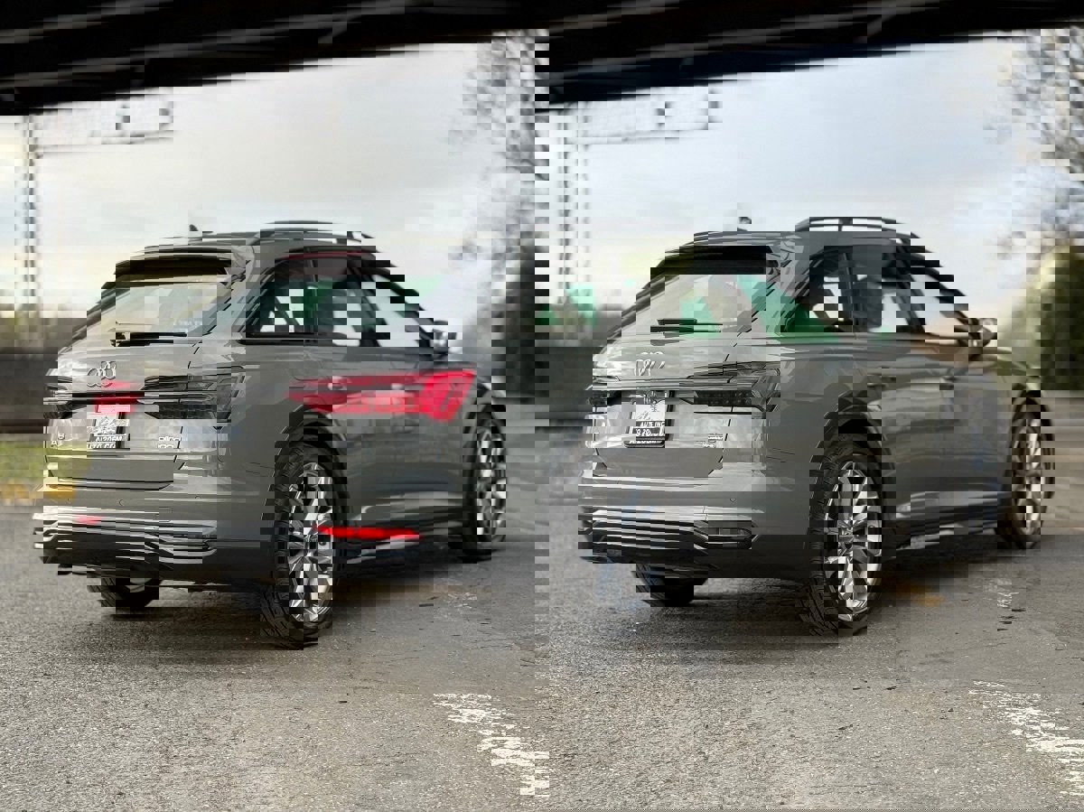 Used 2024 Audi A6 Premium Plus w/ Executive Package image 3