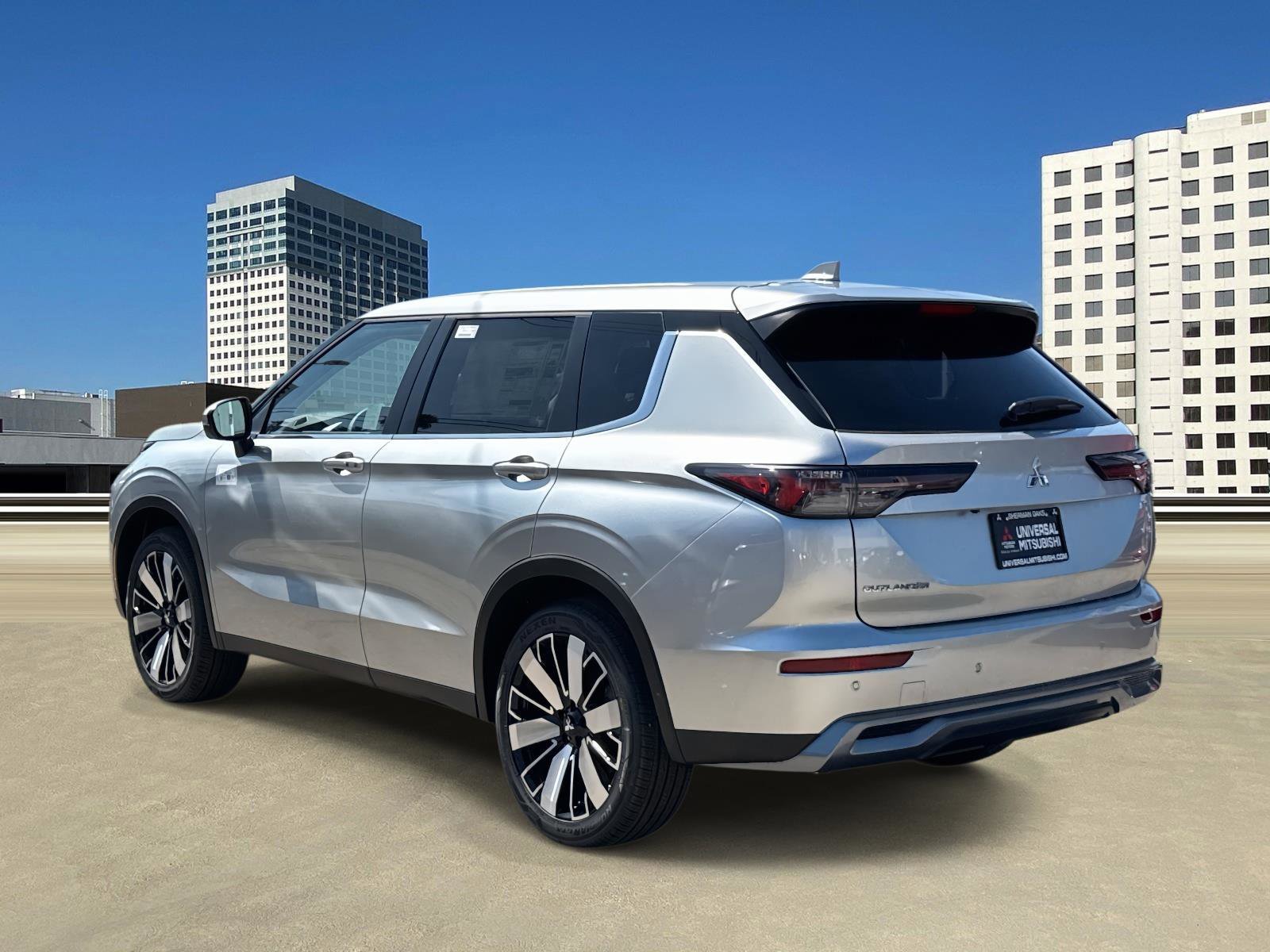 New 2025 Mitsubishi Outlander SE image 3