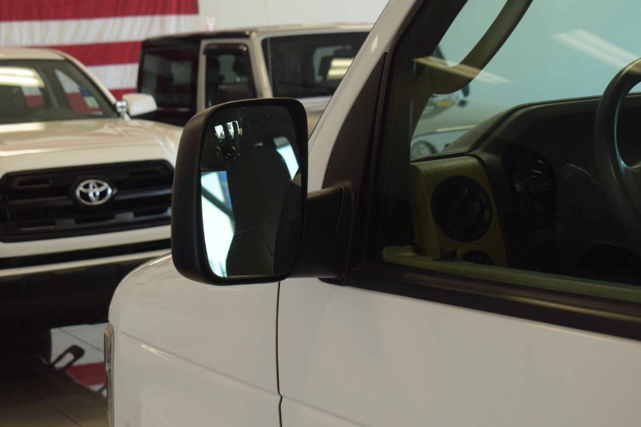 Used 2014 Ford E-350 and Econoline 350 XLT RWD image 38