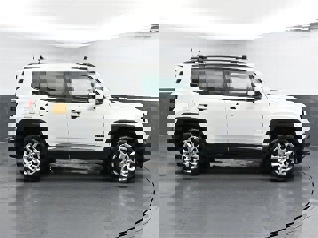 Used 2018 Jeep Renegade Latitude image 15