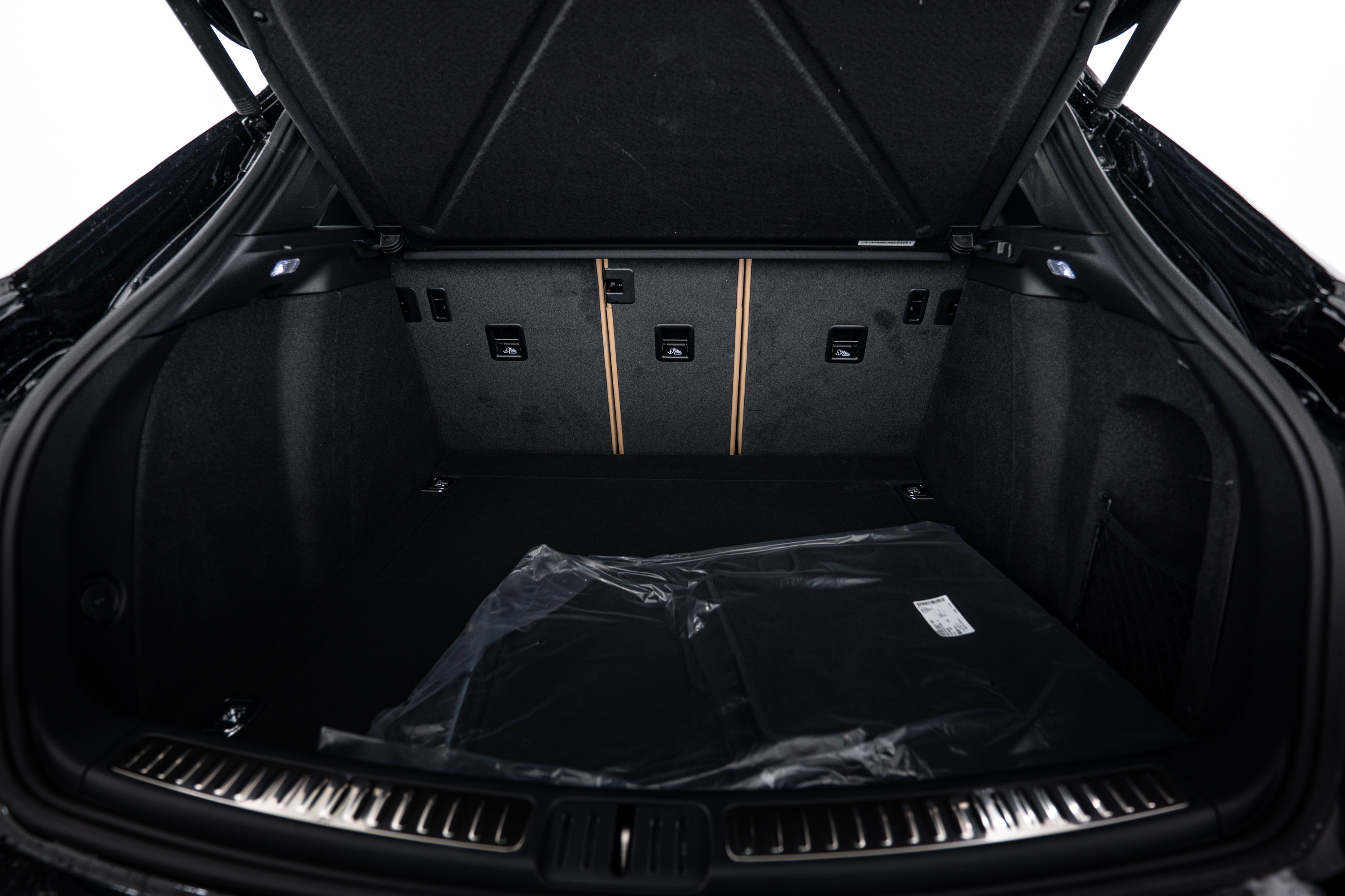 Certified 2026 Porsche Macan AWD/4WD image 26