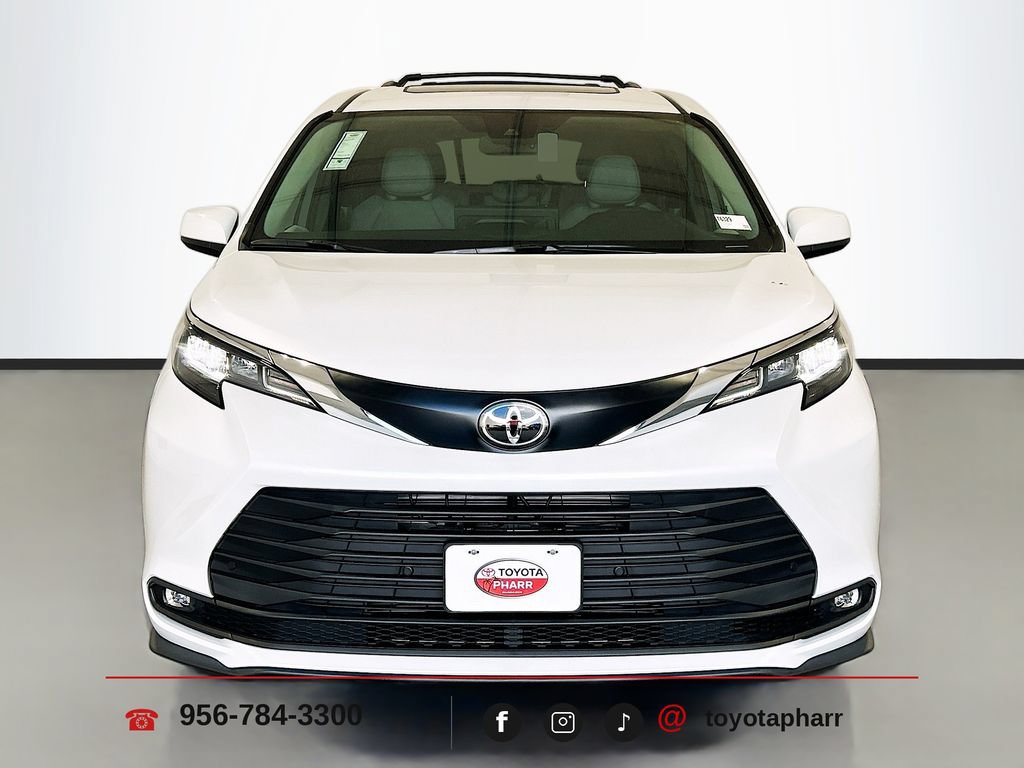 New 2026 Toyota Sienna XLE FWD image 2