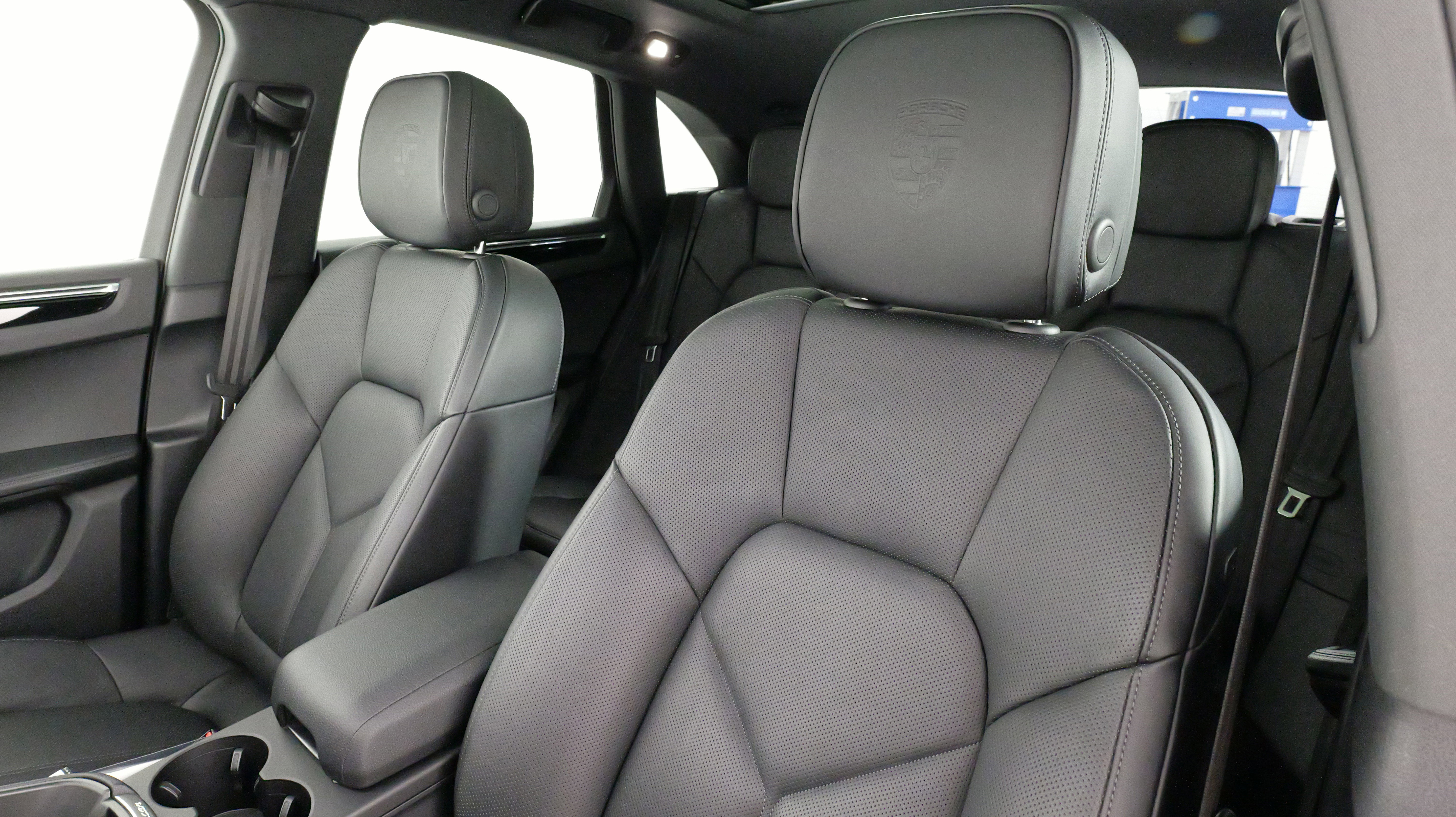 Used 2025 Porsche Macan image 34