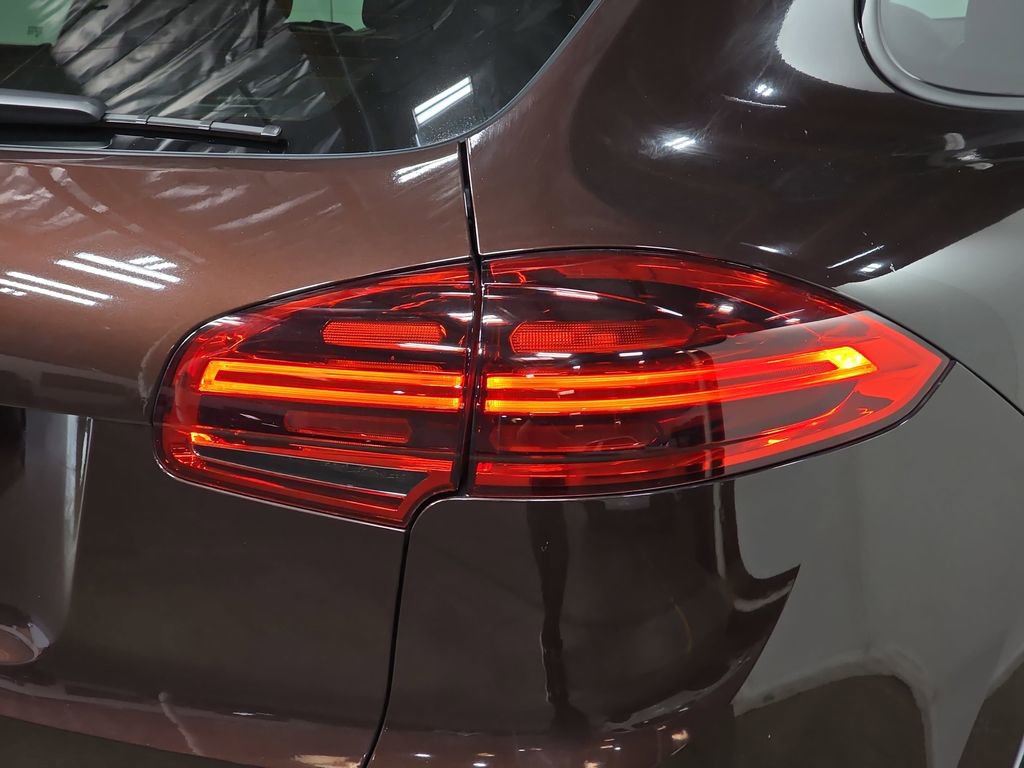 Used 2016 Porsche Cayenne image 30