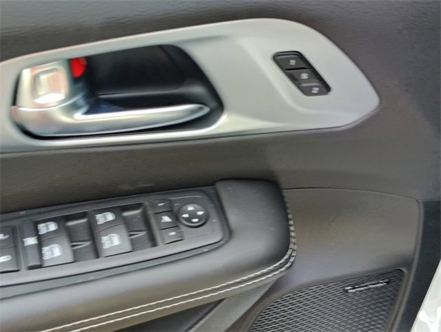 New 2026 Chrysler Pacifica Limited w/ Uconnect Theater Family Group image 12