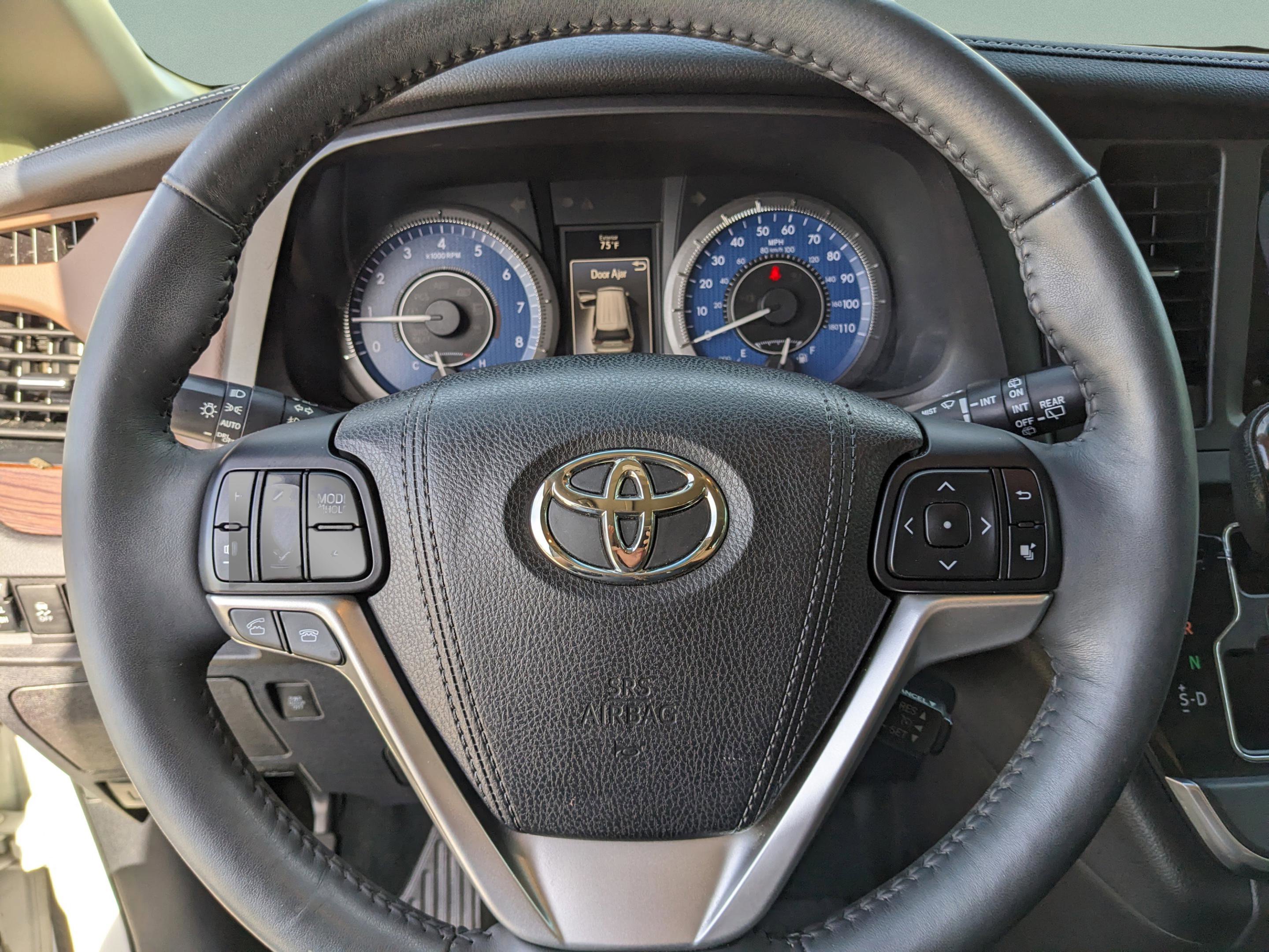 Used 2017 Toyota Sienna Limited image 39