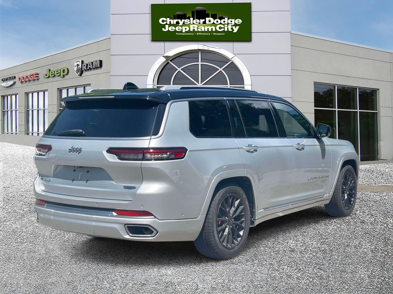 Used 2021 Jeep Grand Cherokee L Summit w/ Luxury Tech Group V AWD/4WD image 6
