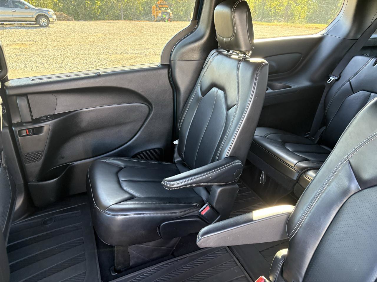 Used 2023 Chrysler Pacifica Touring-L w/ S Appearance Package FWD image 33