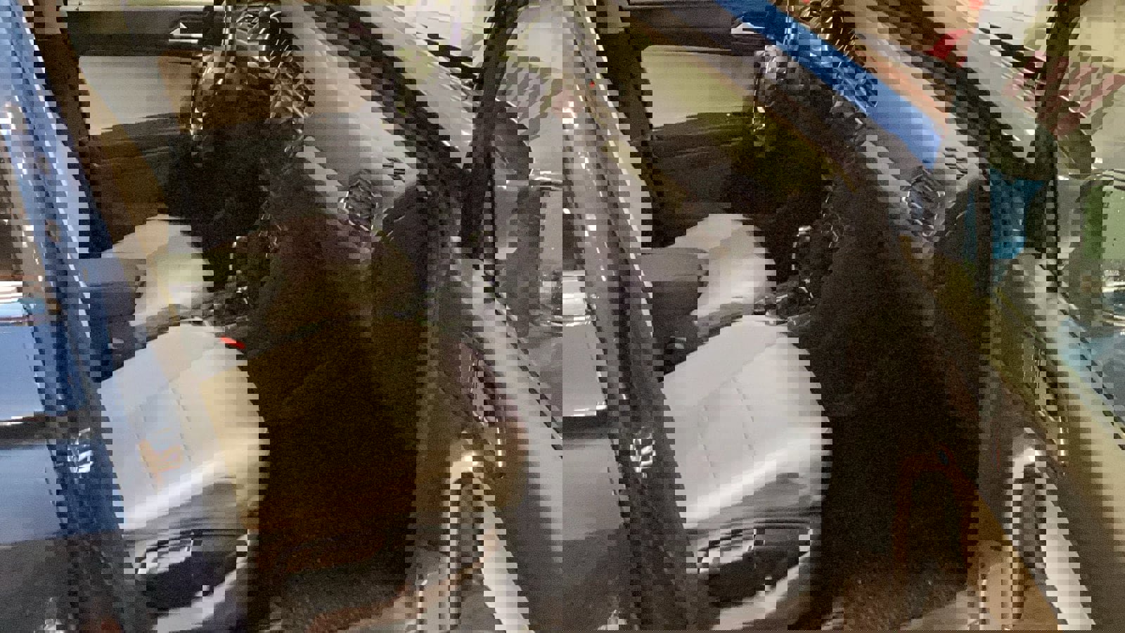 Used 2018 Volkswagen Tiguan SE w/ Panoramic Sunroof Package image 20