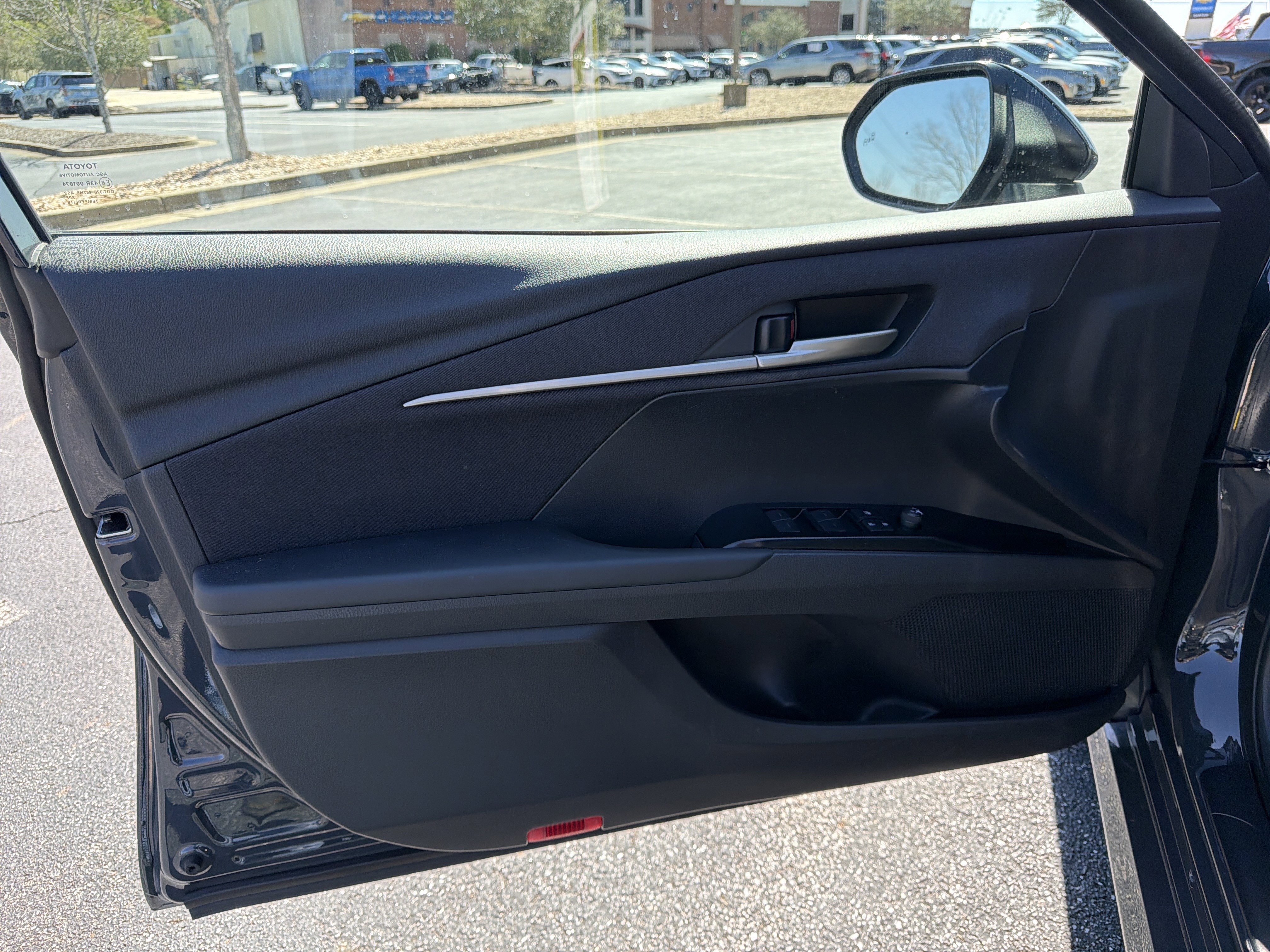 Used 2025 Toyota Camry LE image 10